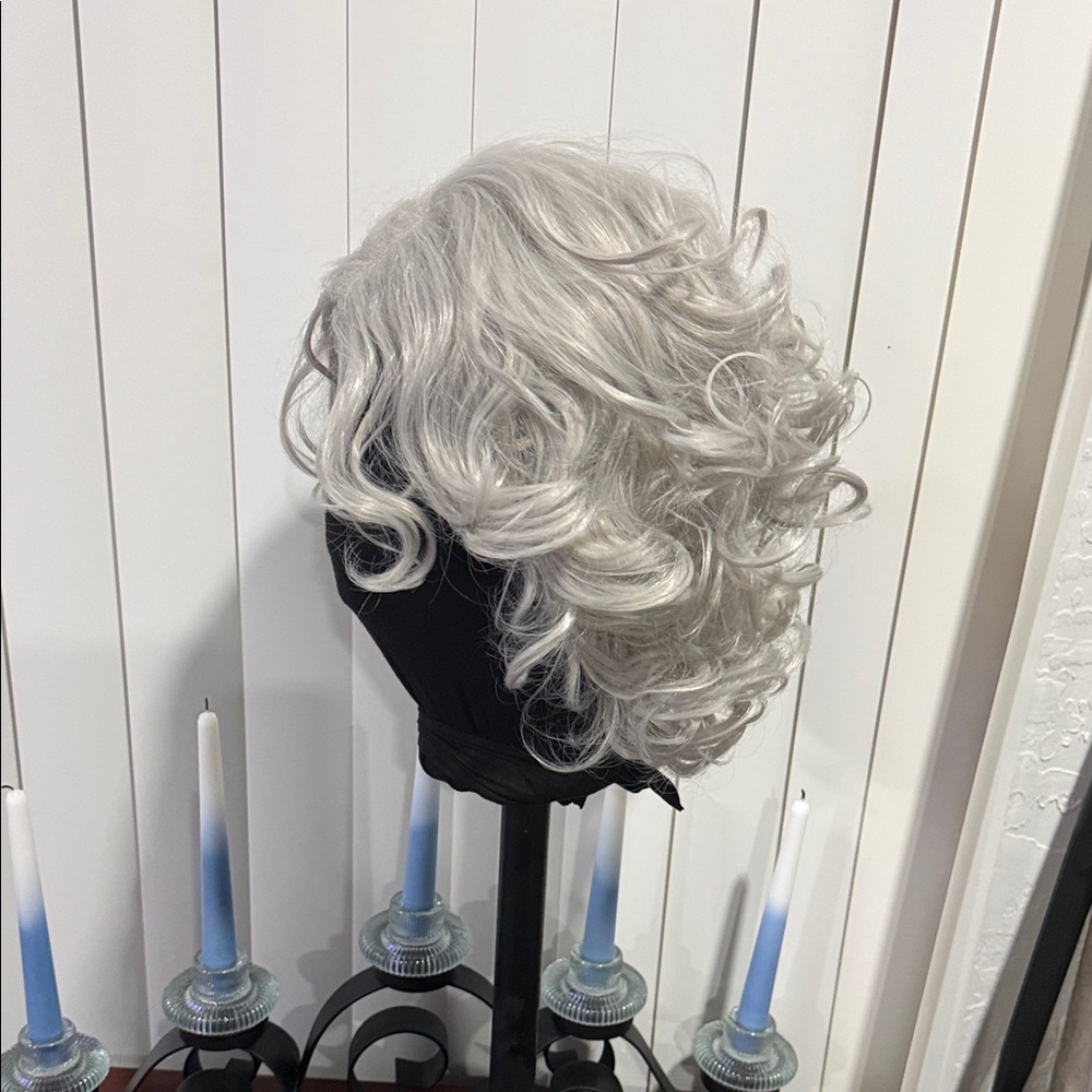Elegant Silver Curly Wig - Picture 4 of 4